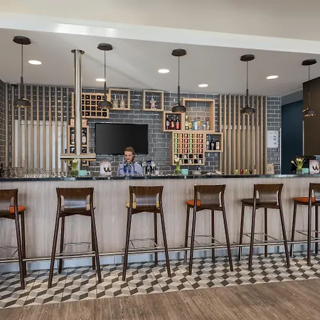 Express - - Centre Hotel 3*