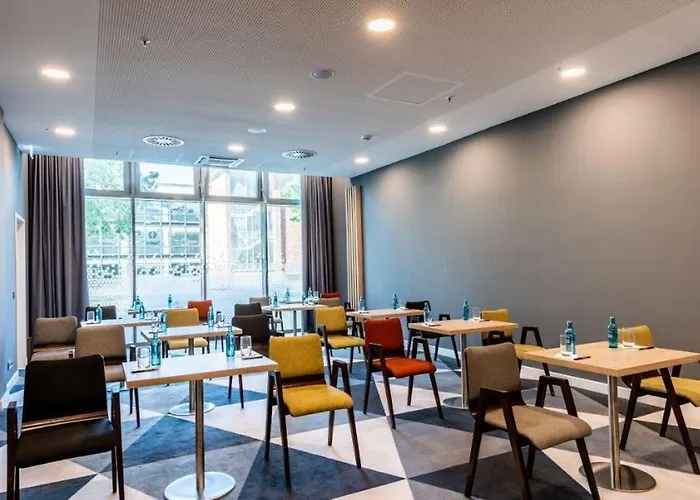 Express - - Centre Hotel 3*