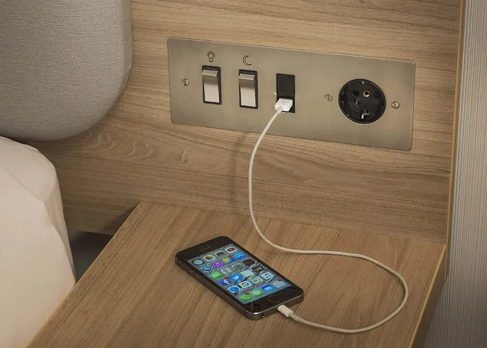 Express - - Centre Hotel 3*