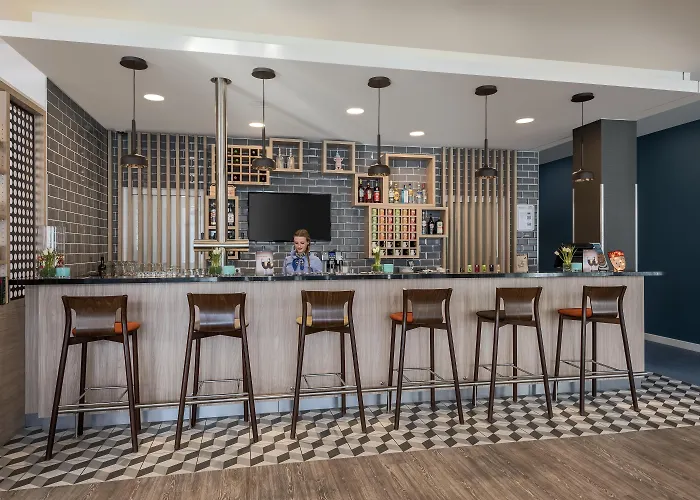 Express - - Centre Hotel 3*