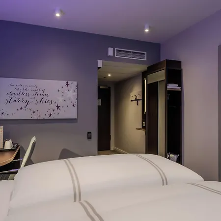 Express - - Centre Hotel 3*