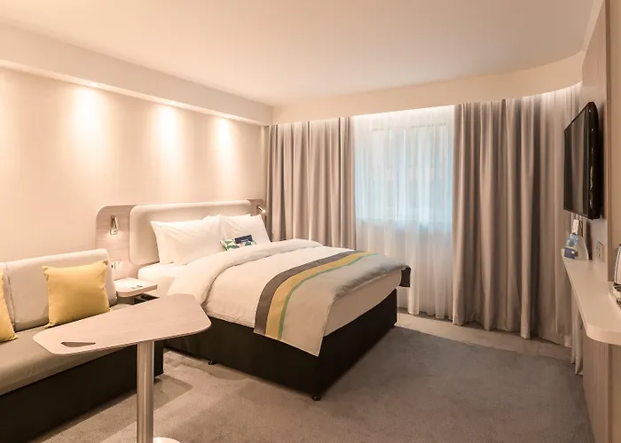 Express - - Centre Hotel 3*