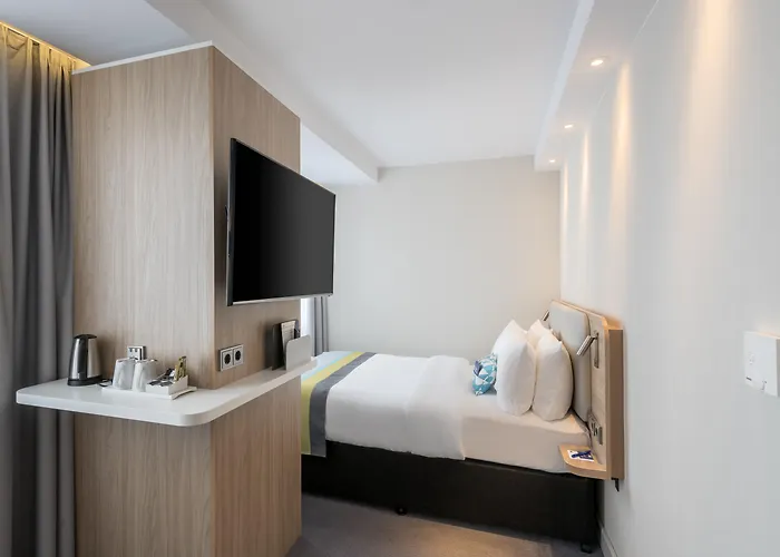 Express - - Centre Hotel 3*