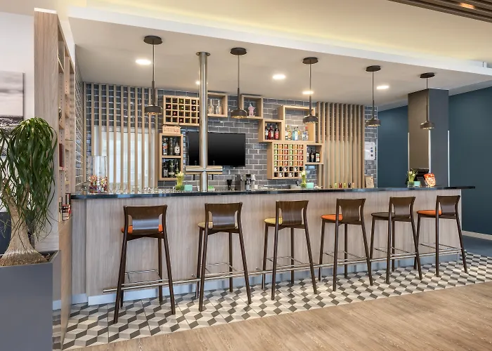 Express - - Centre Hotel 3*