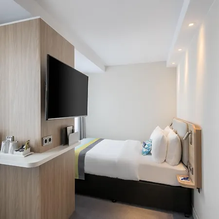 Express - - Centre Otel 3*