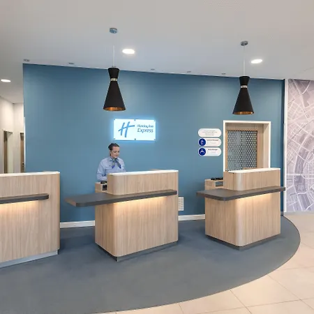 Express - - Centre