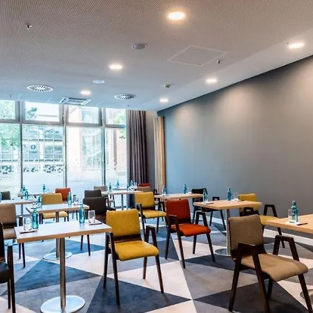 Express - - Centre Hotel 3*