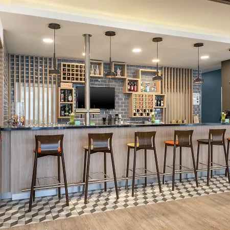 Express - - Centre Hotell 3*
